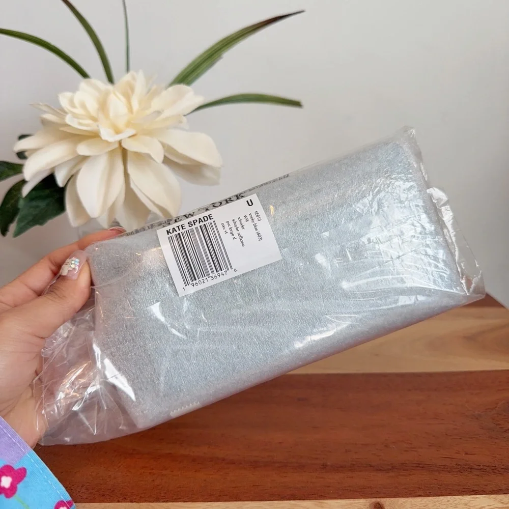 NWT Kate Spade Schuyler Large Slim‎ Bifold Wallet
